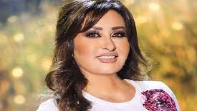 الفنانة لطيفة تُبهر الجمهور بإطلالة رائعة ولون شعر مختلف