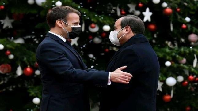 السيسي يحصل على أرفع وسام فرنسي خلال زيارته إلى باريس