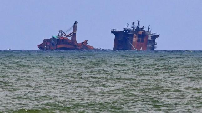 غرق سفينة إماراتية في مياة الخليج العربي.. وجهود إيرانية لإنقاذ الركاب