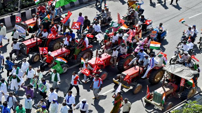 في ذكرى وفاة غاندي .. مزارعون هنود يبدأون احتجاجات جديدة ضد الحكومة