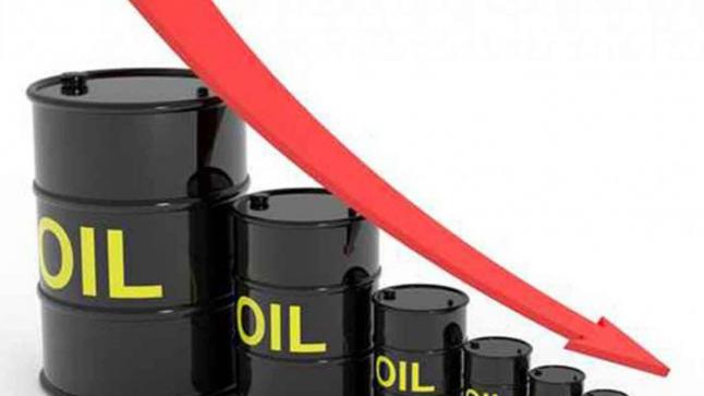 انخفاض أسعار النفط بسبب تشديد إجراءات العزل في أوروبا