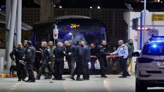 مقتل شرطي إسرائيلي وإصابة فتى في عمليتي طعن من شابين في القدس