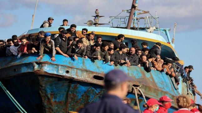 بحرية لبنان: وفاة شخصين وإنقاذ نحو 230 شخص إثر غرق قارب مهاجرين